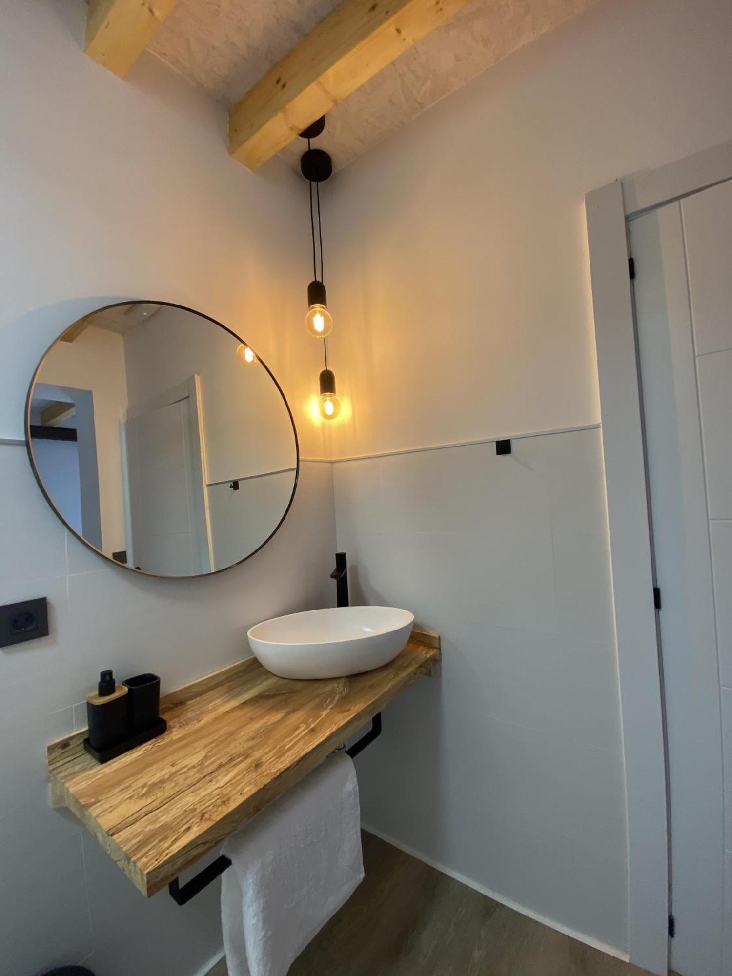 La Casa Del Barbero Villa Torrelavega Luaran gambar