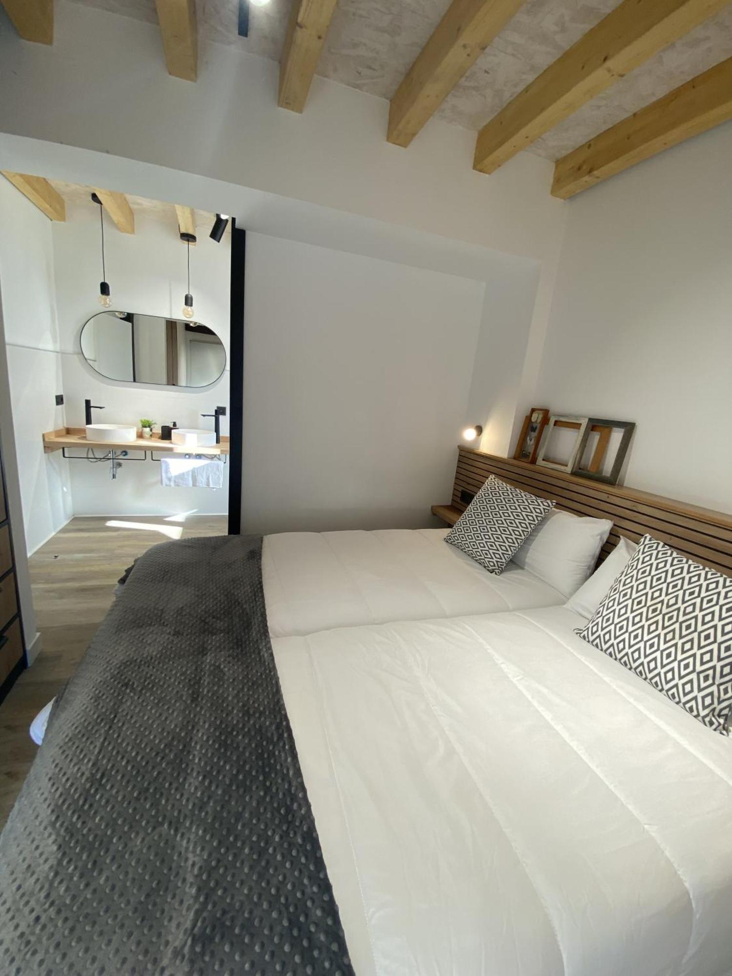 La Casa Del Barbero Villa Torrelavega Luaran gambar
