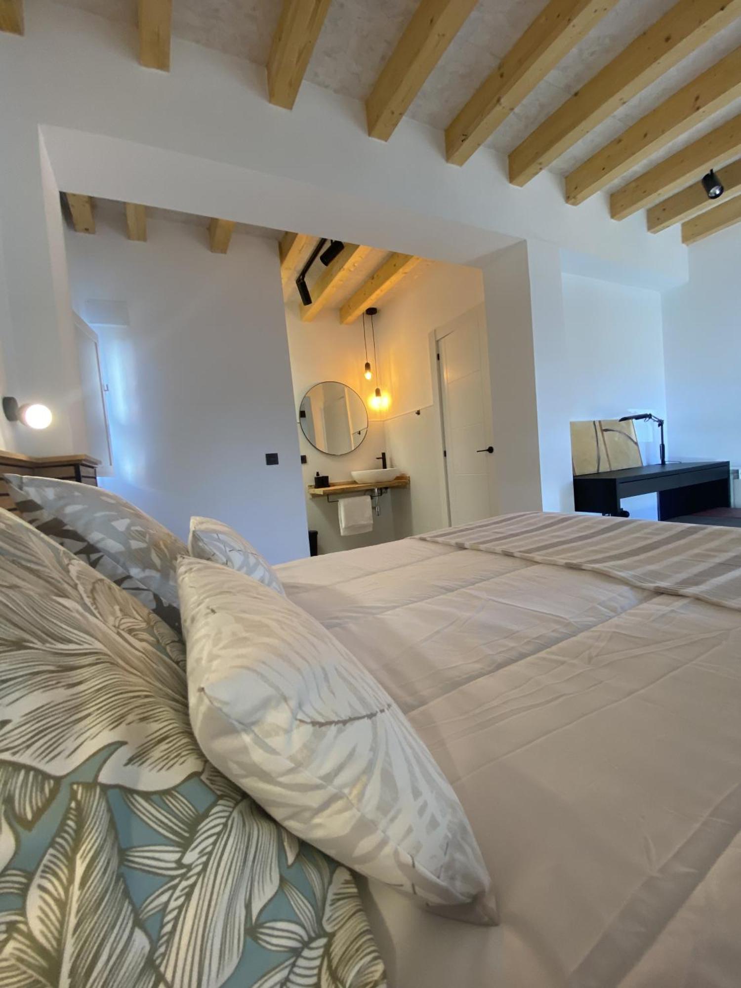 La Casa Del Barbero Villa Torrelavega Luaran gambar